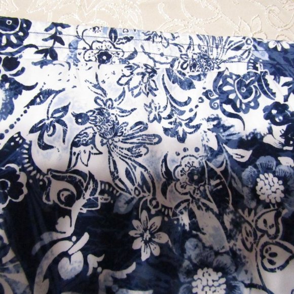 Cato womens skirt size L pull on wide elastic band white with blue floral prints - Picture 8 of 13